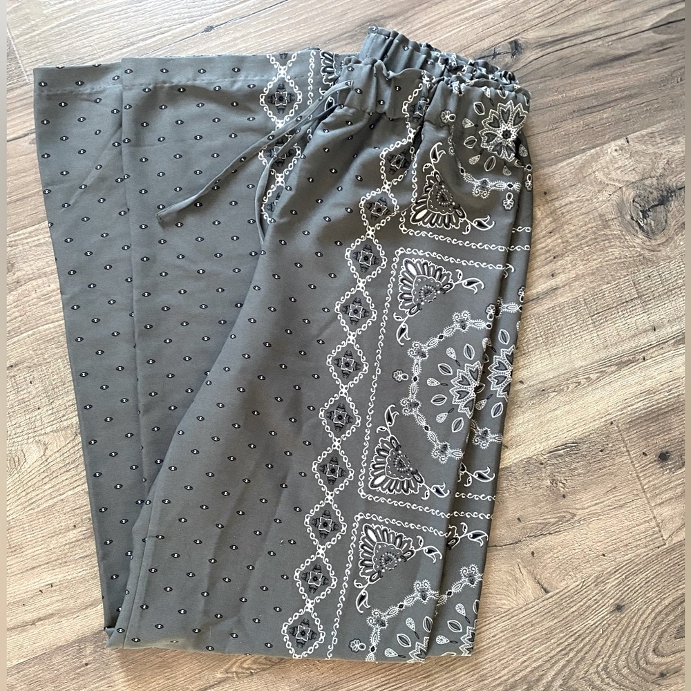 Wide leg flowy pants Dynamite XS EUC
